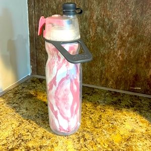 This is a o2cool cup great for sports it is a 20 oz.